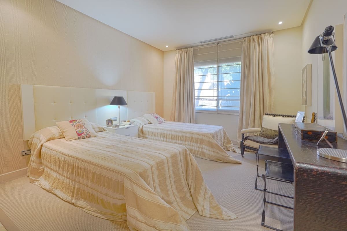 3 bedroom Apartment for sale in Marbella with pool garage - € 1,575,000 (Ref: 9288462)