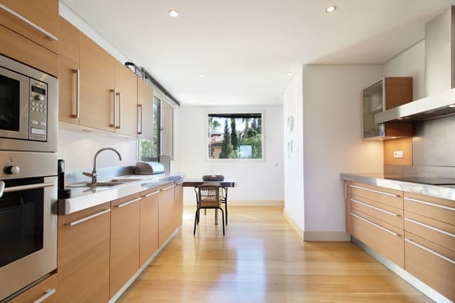 3 bedroom Apartment for sale in Golden Mile, Marbella with pool garage - € 2,400,000 (Ref: 9288463)