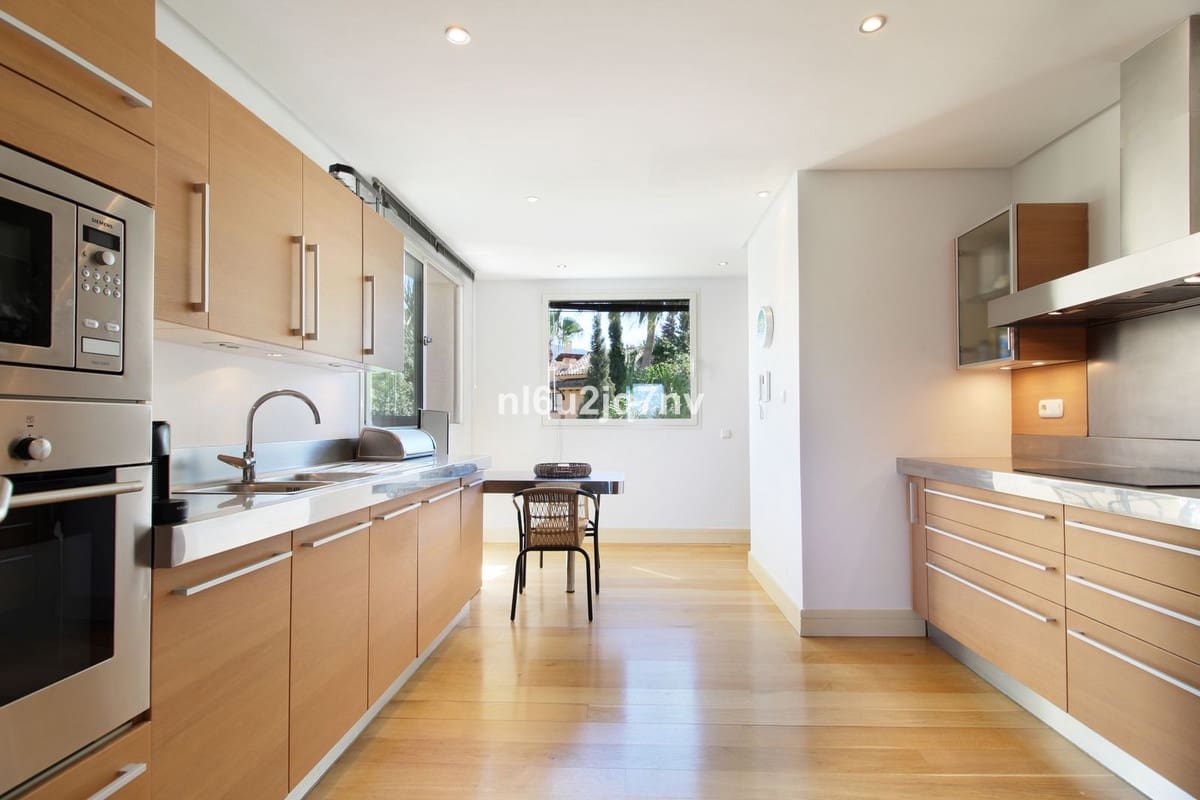 3 soveværelse Lejlighed til salg i Golden Mile med swimmingpool garage - € 2.400.000 (Ref: 9288463)