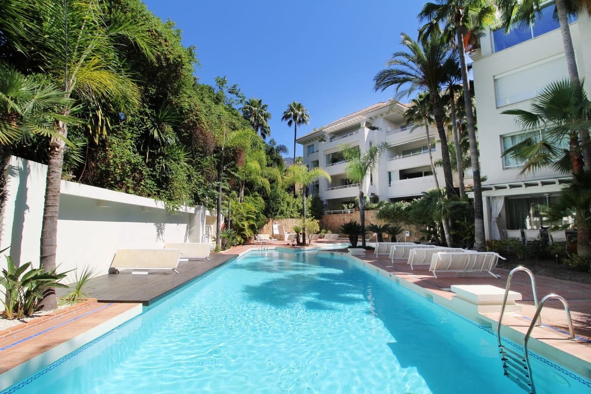 3 bedroom Apartment for sale in Golden Mile with pool garage - € 2,400,000 (Ref: 9288463)