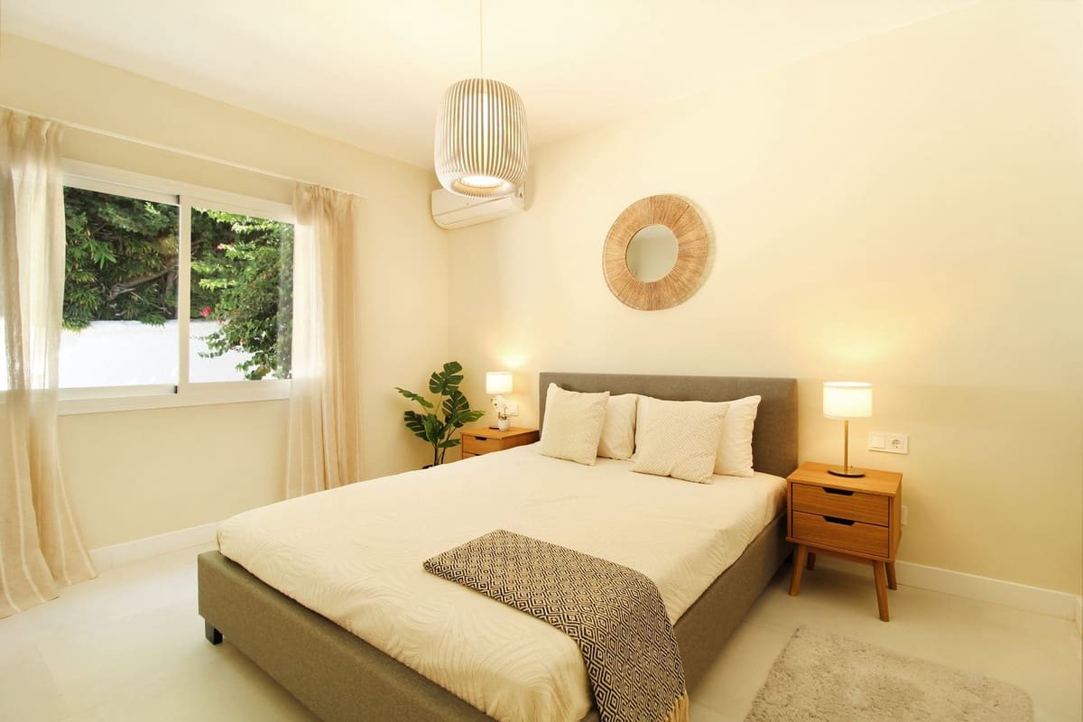 2 soverom Kjedet enebolig til salgs i San Pedro de Alcantara med svømmebasseng garasje - € 549 000 (Ref: 9288465)