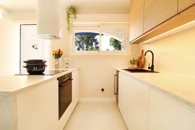 2 soverom Kjedet enebolig til salgs i San Pedro de Alcantara, Marbella med svømmebasseng garasje - € 549 000 (Ref: 9288465)