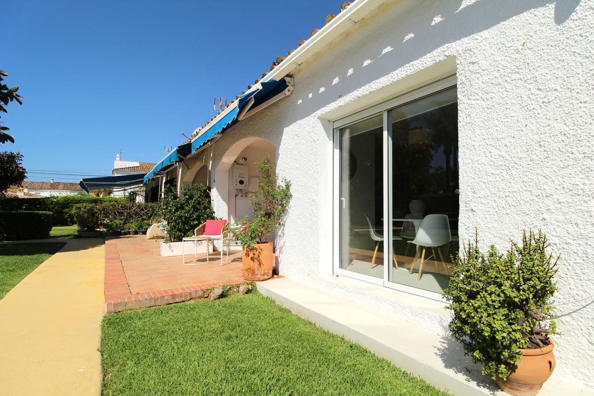 2 soverom Kjedet enebolig til salgs i San Pedro de Alcantara med svømmebasseng garasje - € 549 000 (Ref: 9288465)