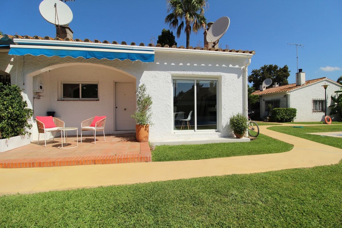 2 soverom Kjedet enebolig til salgs i San Pedro de Alcantara med svømmebasseng garasje - € 549 000 (Ref: 9288465)