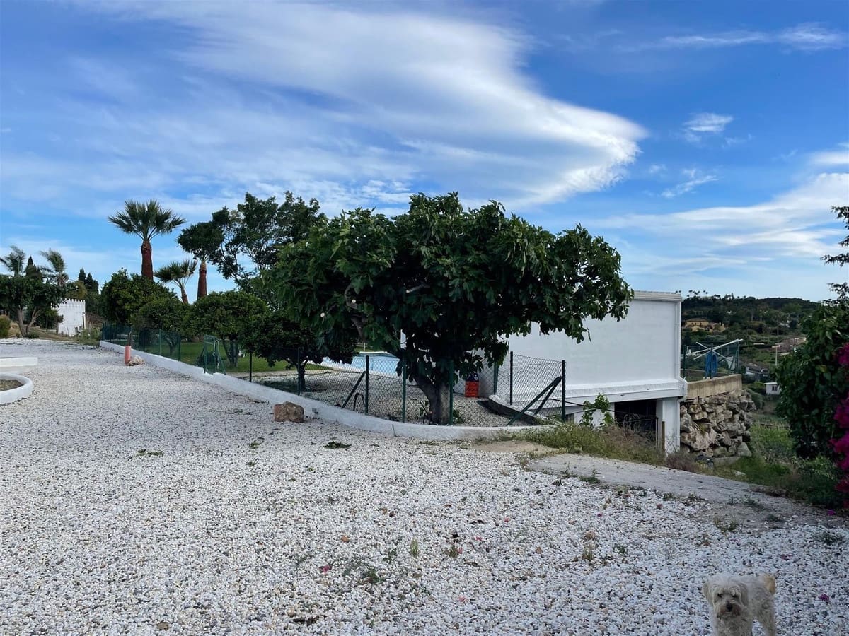 3 Zimmer Finca/Landgut zu verkaufen in El Velerin mit Pool - 950.000 € (Ref: 9288466)