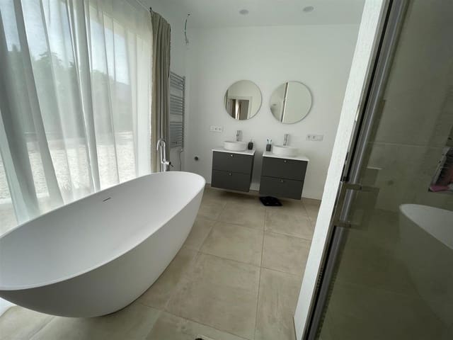 3 soverom Finca/Herregård til salgs i El Velerín, Estepona med svømmebasseng - € 950 000 (Ref: 9288466)