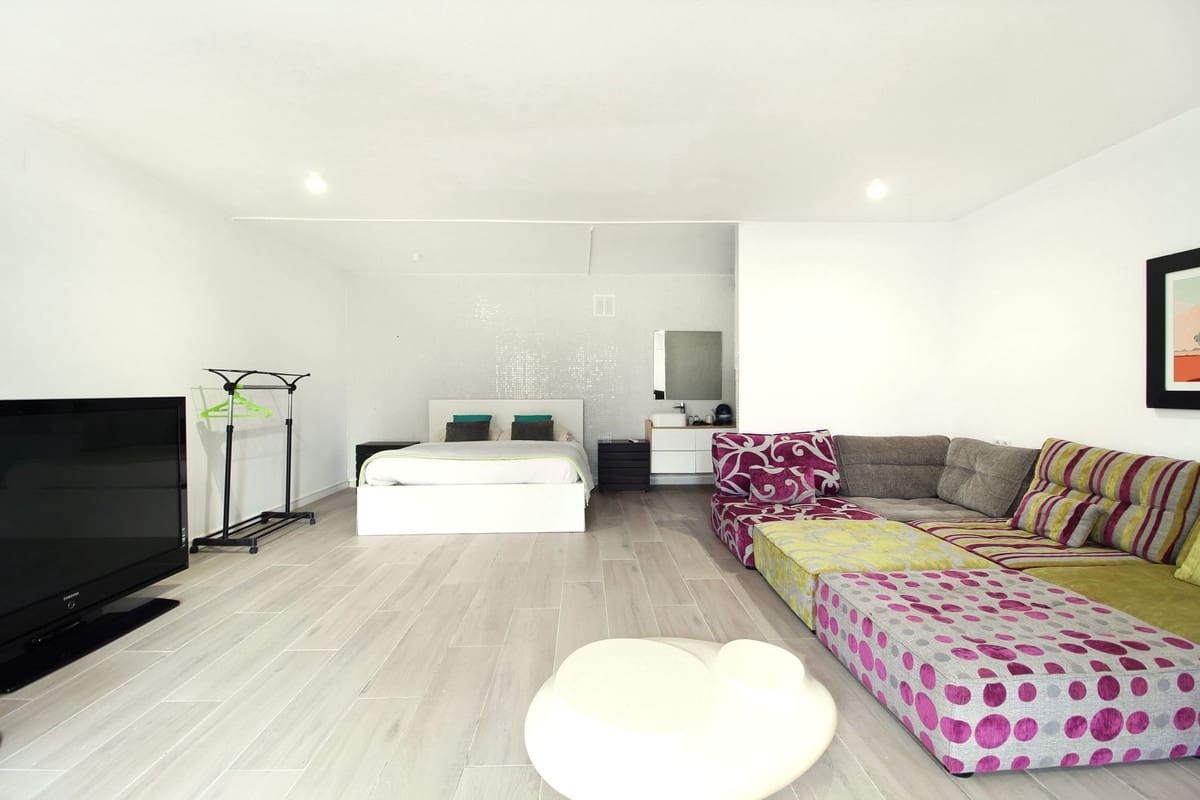 4 bedroom Villa for sale in Benahavis with pool garage - € 2,400,000 (Ref: 9288473)