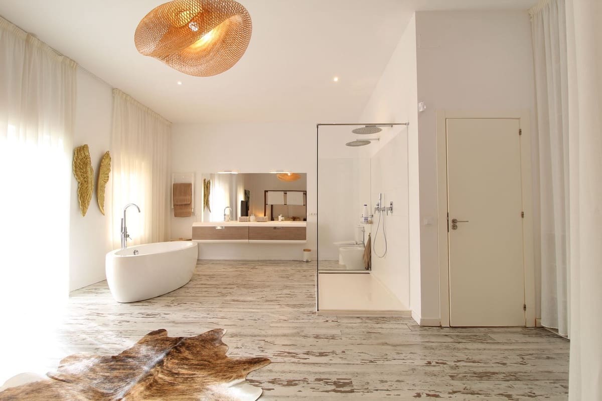4 bedroom Villa for sale in Benahavis with pool garage - € 2,400,000 (Ref: 9288473)