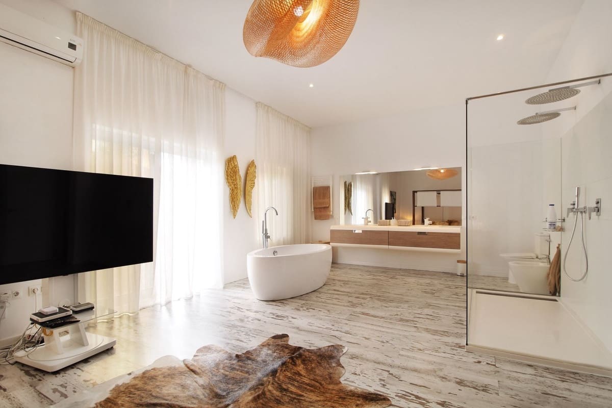 4 bedroom Villa for sale in Benahavis with pool garage - € 2,400,000 (Ref: 9288473)