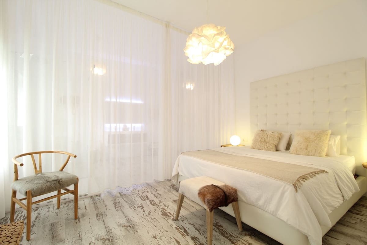 4 bedroom Villa for sale in Benahavis with pool garage - € 2,400,000 (Ref: 9288473)