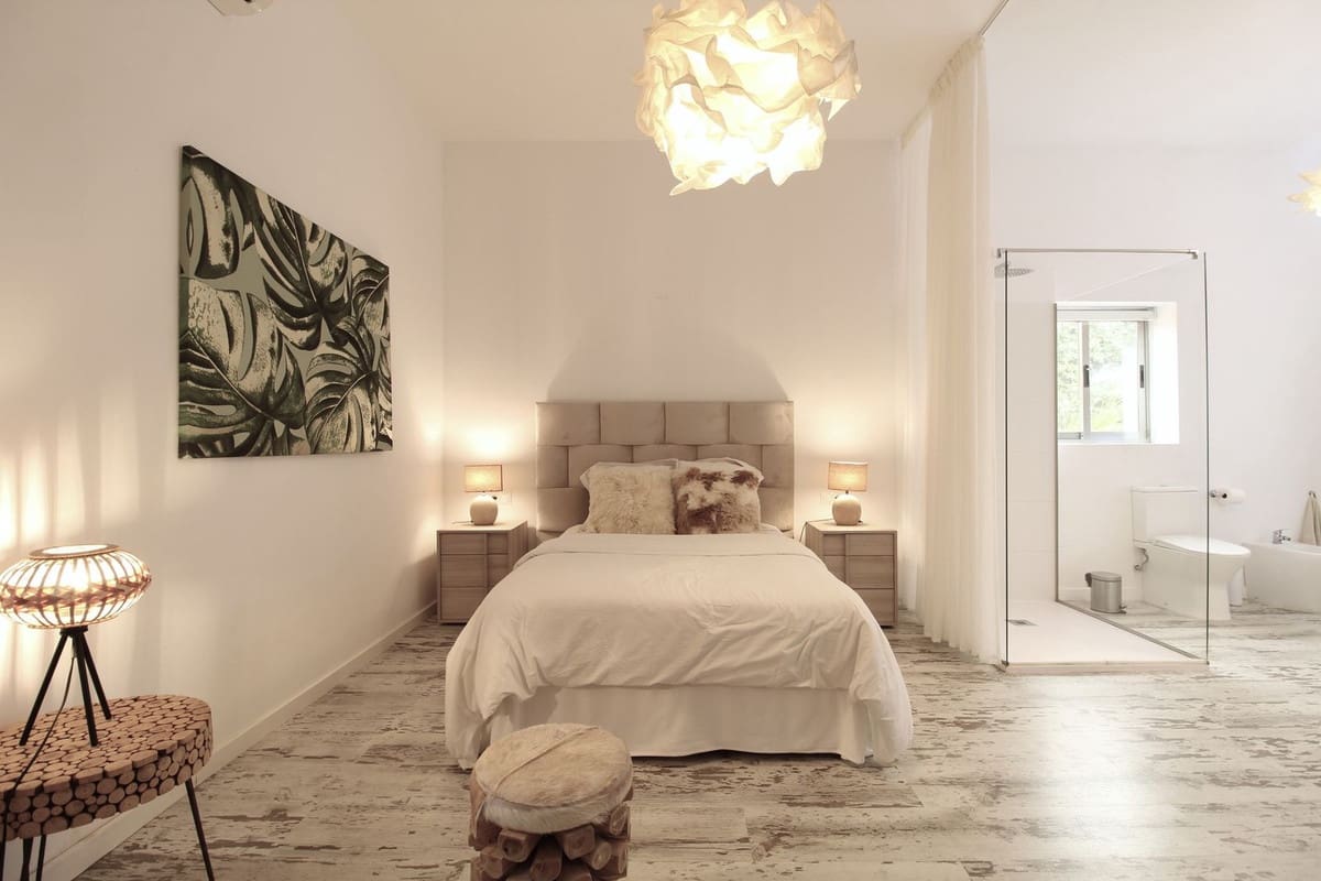 4 bedroom Villa for sale in Benahavis with pool garage - € 2,400,000 (Ref: 9288473)