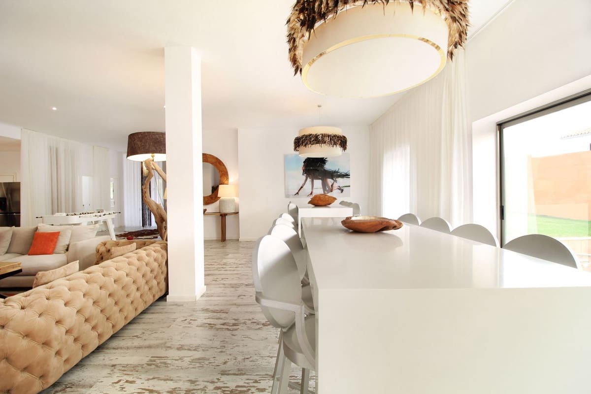 4 bedroom Villa for sale in Benahavis with pool garage - € 2,400,000 (Ref: 9288473)