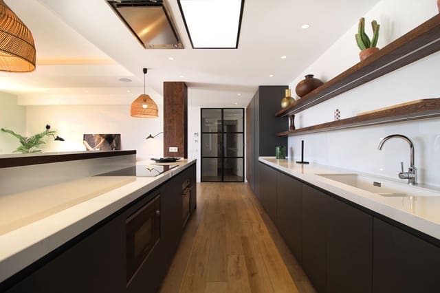 4 soverom Penthouse til salgs i Las Brisas, Marbella med svømmebasseng garasje - € 2 495 000 (Ref: 9288474)