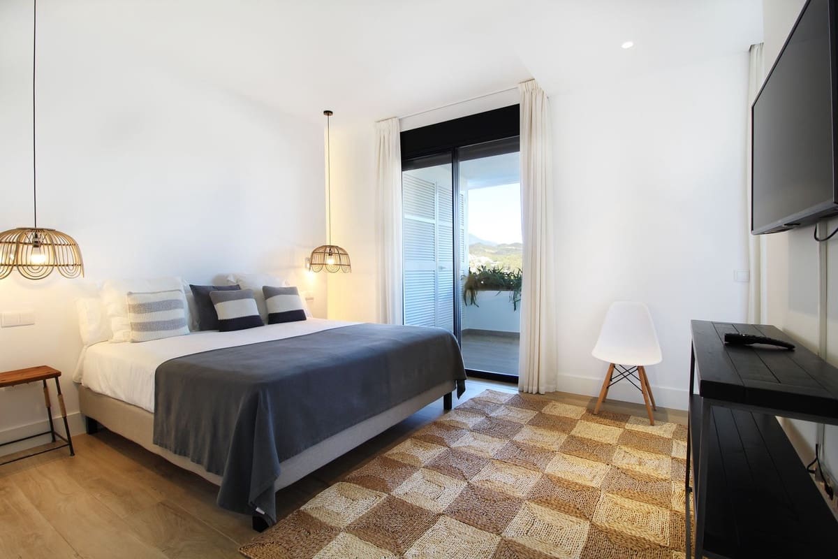 4 soverom Penthouse til salgs i Nueva Andalucia med svømmebasseng garasje - € 2 495 000 (Ref: 9288474)