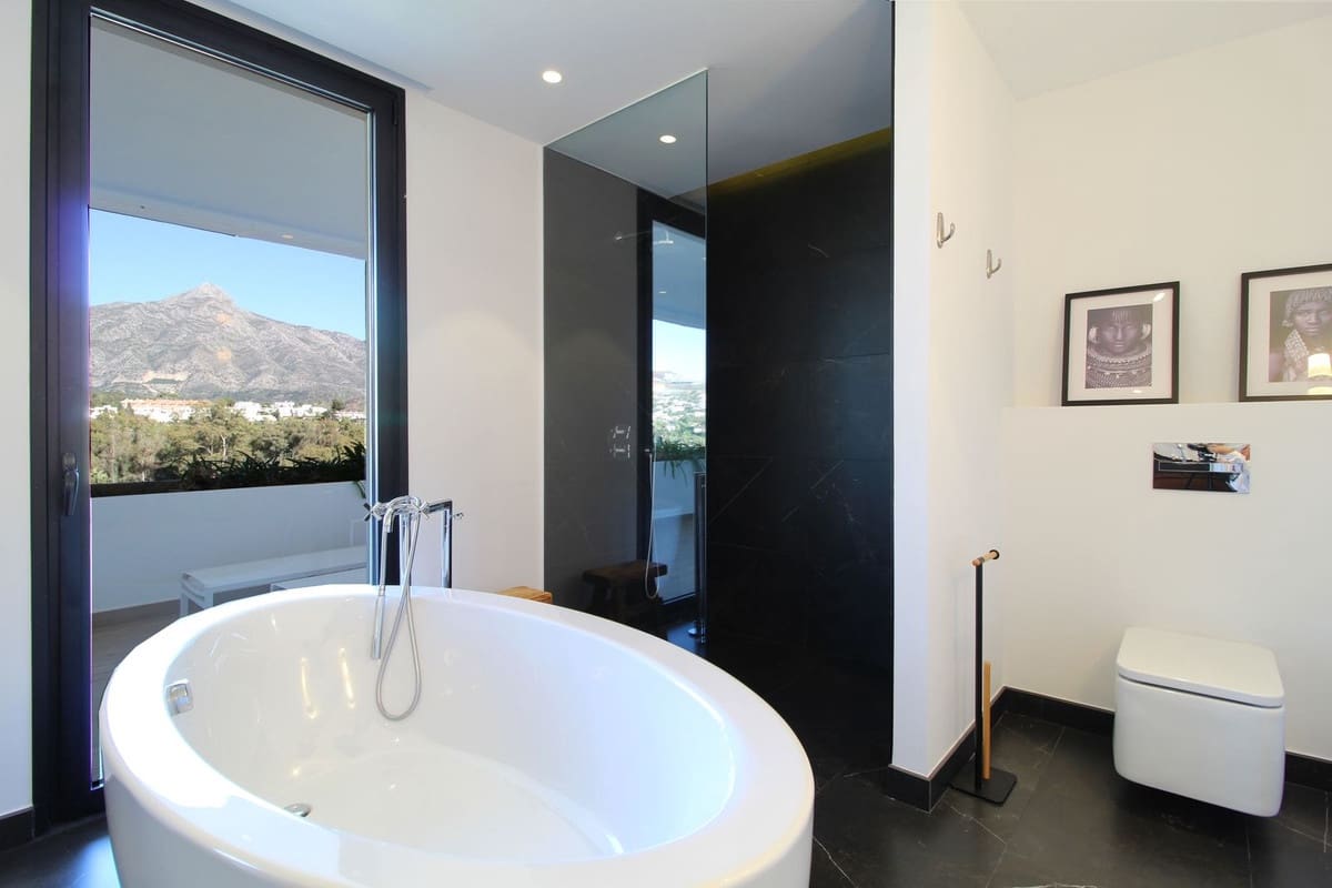 4 soverom Penthouse til salgs i Nueva Andalucia med svømmebasseng garasje - € 2 495 000 (Ref: 9288474)