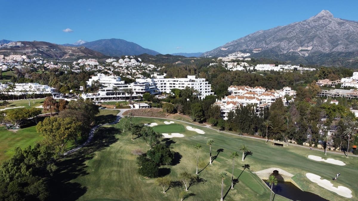 4 soverom Penthouse til salgs i Nueva Andalucia med svømmebasseng garasje - € 2 495 000 (Ref: 9288474)