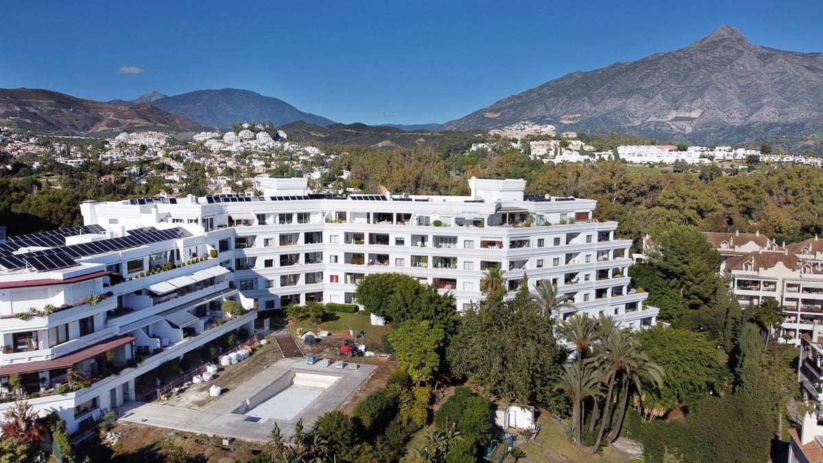 4 soverom Penthouse til salgs i Nueva Andalucia med svømmebasseng garasje - € 2 495 000 (Ref: 9288474)