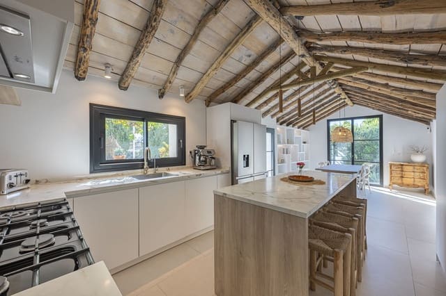 4 sovrum Villa till salu i Guadalmina Alta, Marbella - 1 650 000 € (Ref: 9288475)