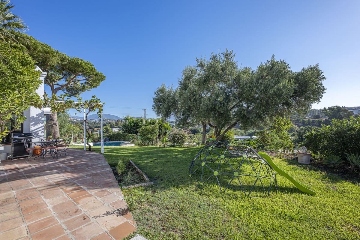 4 sovrum Villa till salu i Guadalmina - 1 650 000 € (Ref: 9288475)