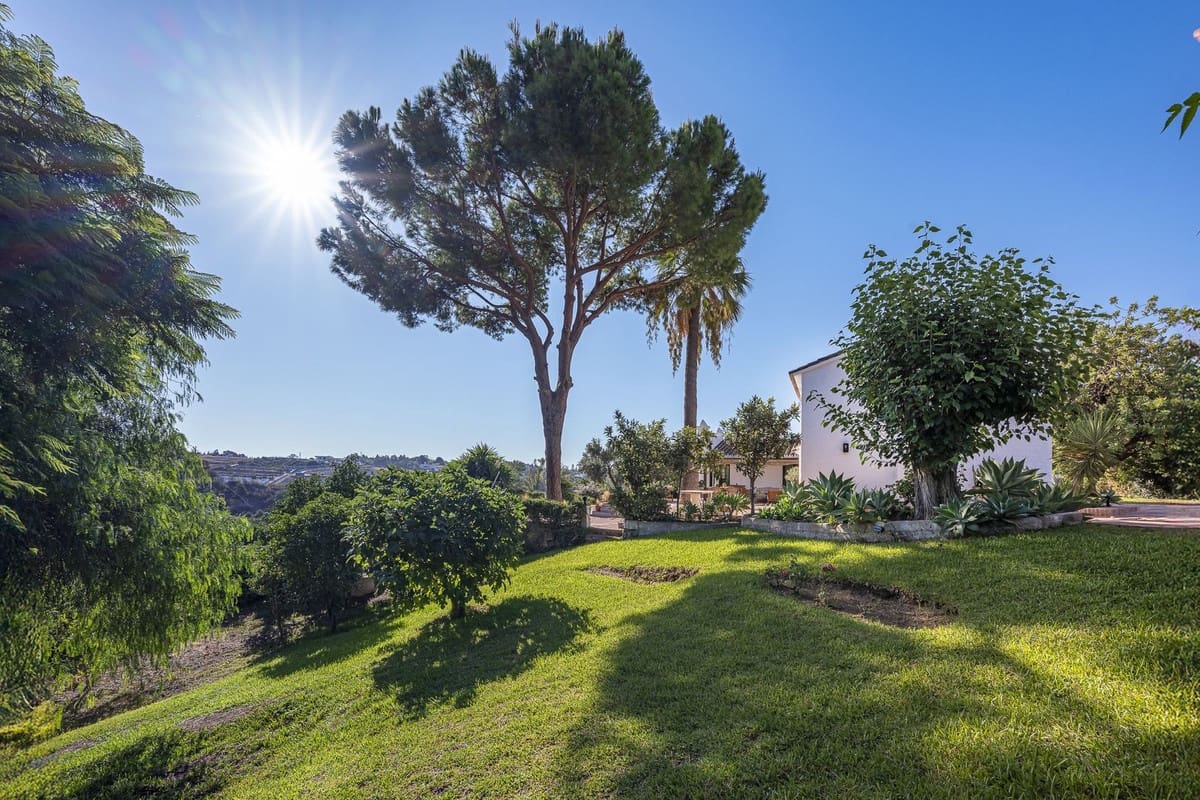 4 sovrum Villa till salu i Guadalmina - 1 650 000 € (Ref: 9288475)