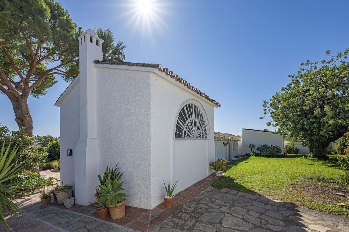 4 sovrum Villa till salu i Guadalmina - 1 650 000 € (Ref: 9288475)