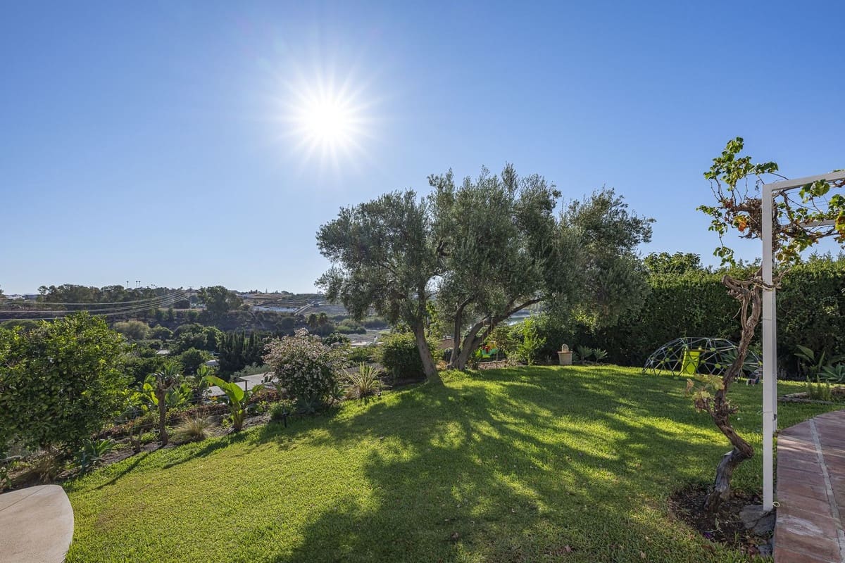 4 bedroom Villa for sale in Guadalmina - € 1,650,000 (Ref: 9288475)