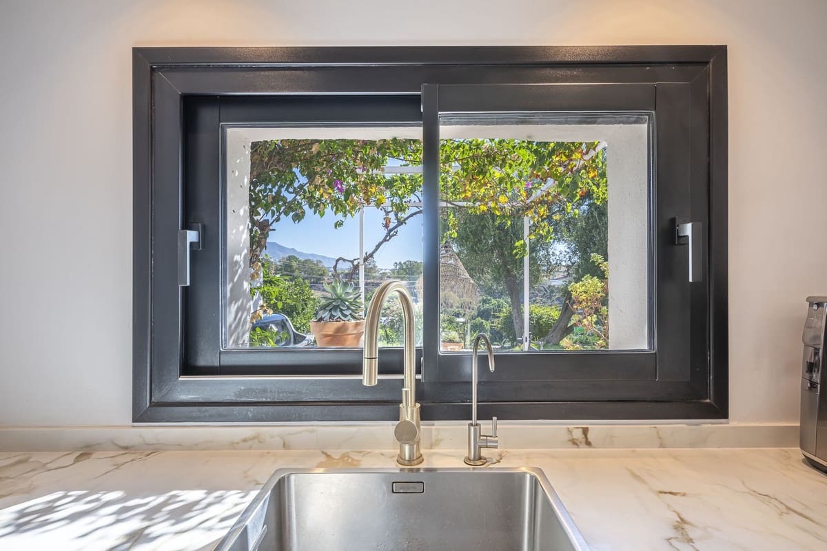 4 bedroom Villa for sale in Guadalmina - € 1,650,000 (Ref: 9288475)