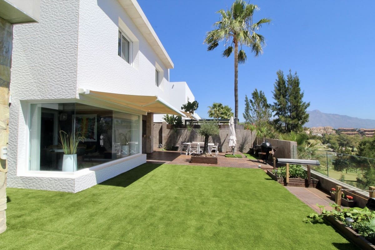 3 bedroom Villa for sale in Benahavis with pool garage - € 1,750,000 (Ref: 9288478)