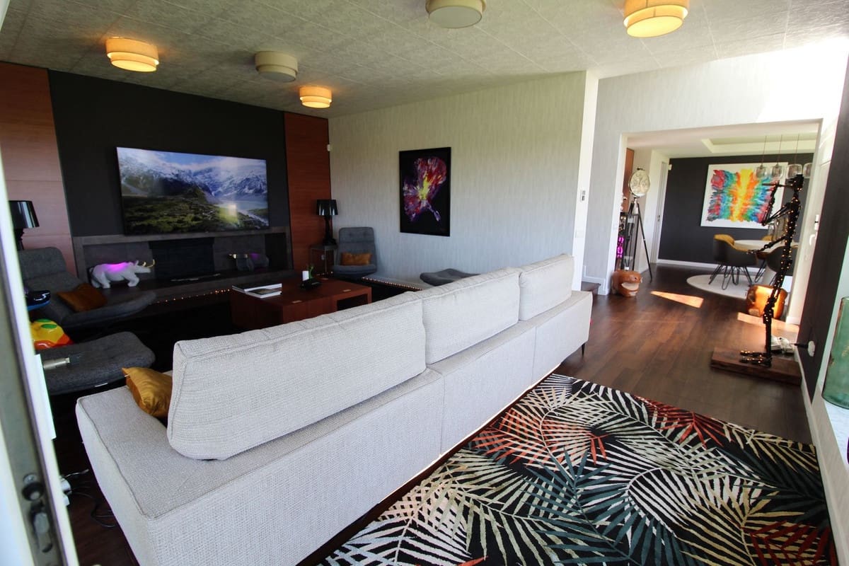 3 bedroom Villa for sale in Benahavis with pool garage - € 1,750,000 (Ref: 9288478)