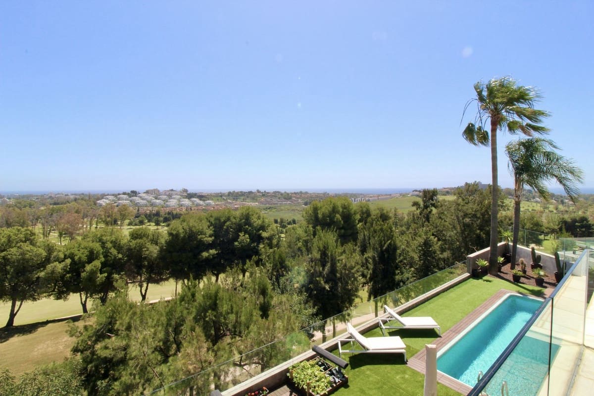 3 bedroom Villa for sale in Benahavis with pool garage - € 1,750,000 (Ref: 9288478)