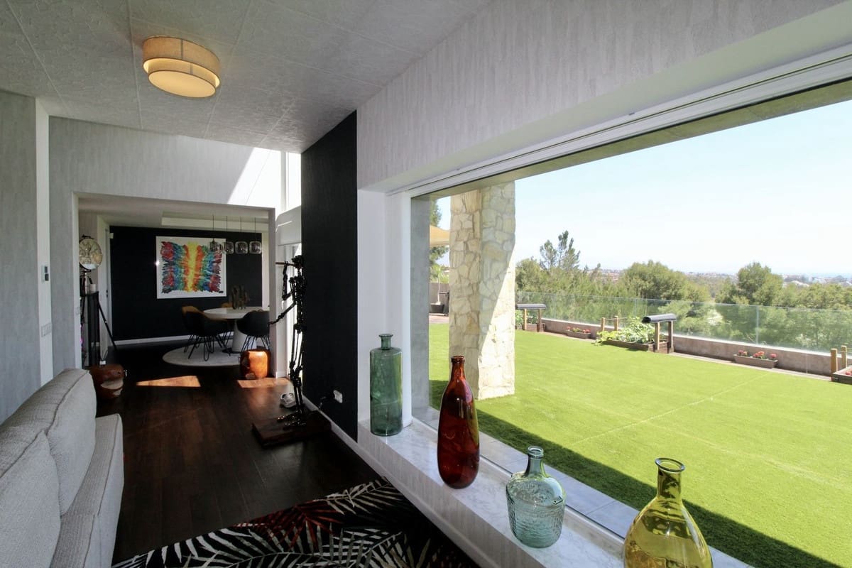 3 bedroom Villa for sale in Benahavis with pool garage - € 1,750,000 (Ref: 9288478)