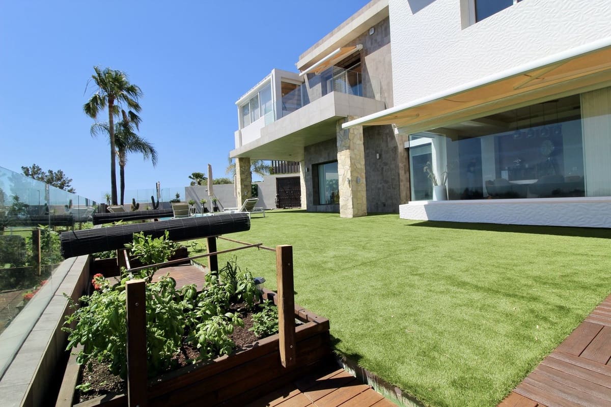 3 bedroom Villa for sale in Benahavis with pool garage - € 1,750,000 (Ref: 9288478)