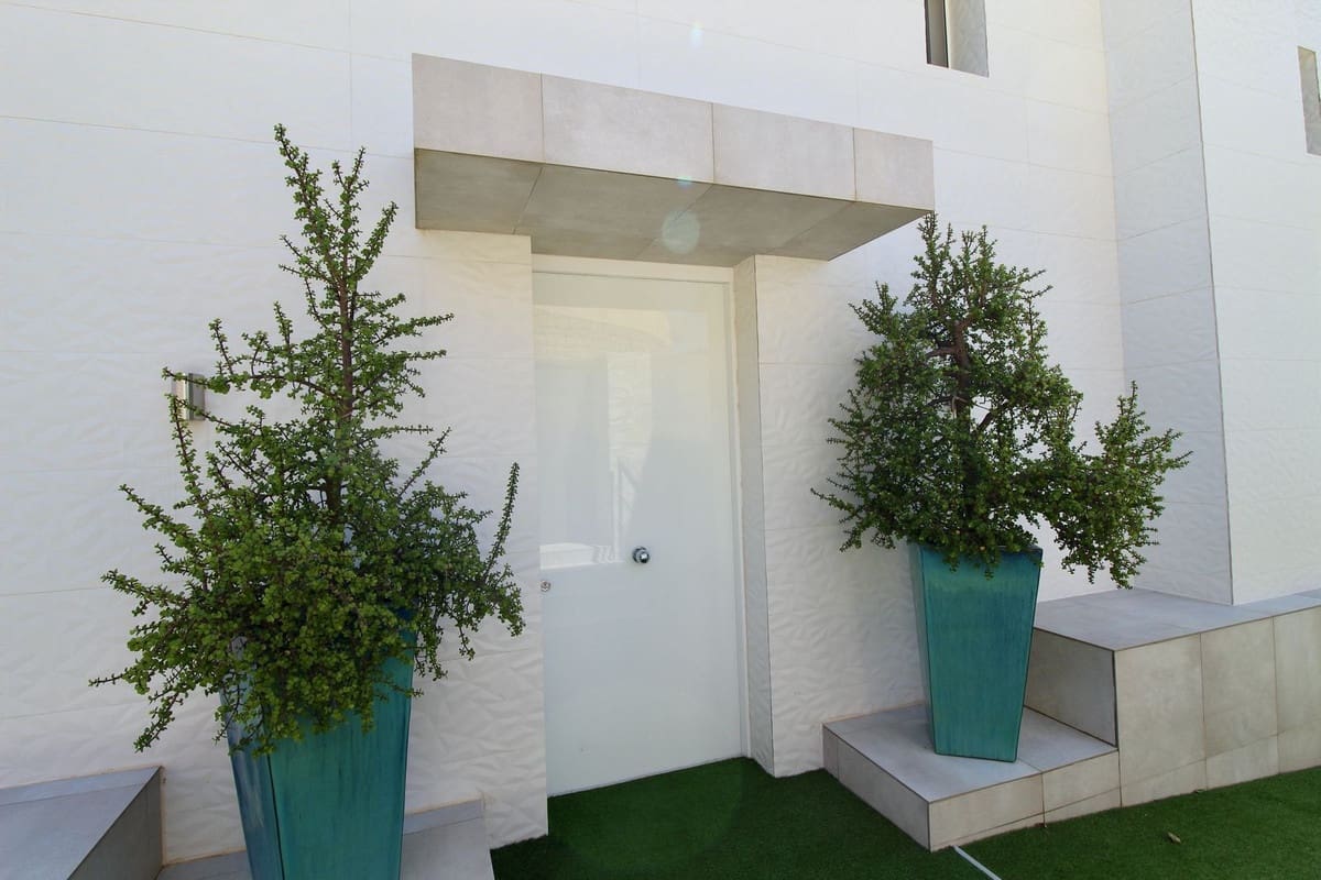 3 bedroom Villa for sale in Benahavis with pool garage - € 1,750,000 (Ref: 9288478)