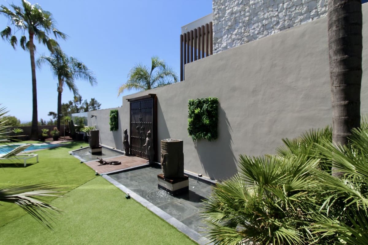 3 bedroom Villa for sale in Benahavis with pool garage - € 1,750,000 (Ref: 9288478)