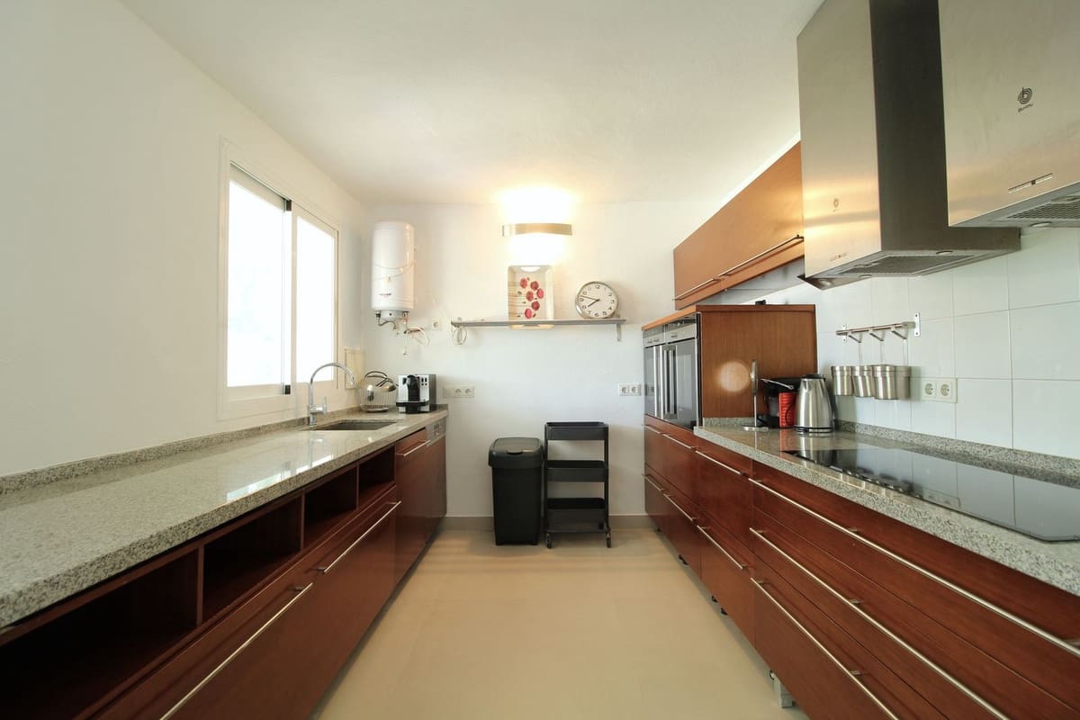 5 soverom Villa til salgs i Guadalmina med svømmebasseng garasje - € 1 595 000 (Ref: 9288479)