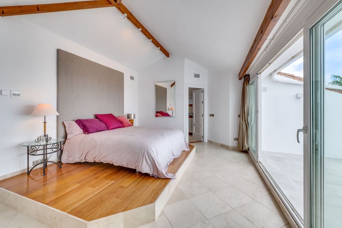 4 sypialnia Willa na sprzedaż w Rio Real z basenem - 1 990 000 € (Ref: 9288482)