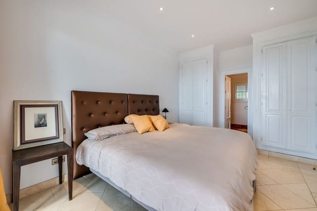 4 sypialnia Willa na sprzedaż w Río Real, Marbella z basenem - 1 990 000 € (Ref: 9288482)