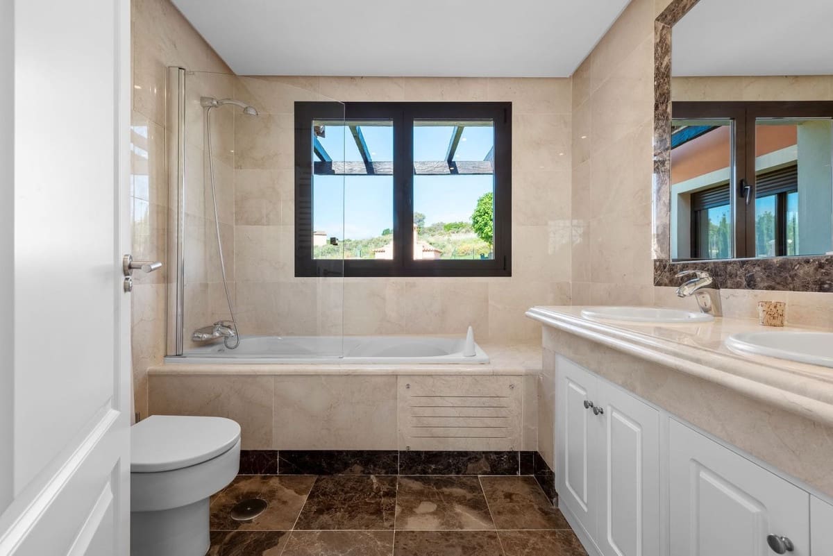 3 soveværelse Rækkehus til salg i Estepona med swimmingpool garage - € 756.412 (Ref: 9288487)