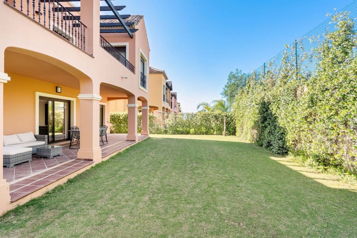 3 soveværelse Rækkehus til salg i Estepona med swimmingpool garage - € 756.412 (Ref: 9288487)