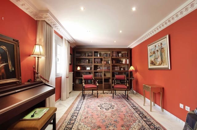 4 bedroom Villa for sale in Estepona with pool garage - € 1,550,000 (Ref: 9298809)