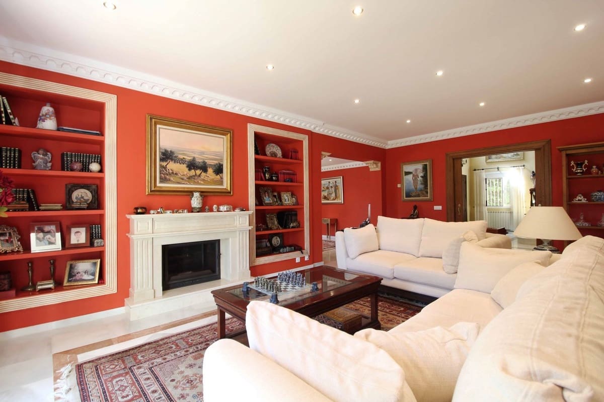 4 bedroom Villa for sale in Estepona with pool garage - € 1,550,000 (Ref: 9298809)