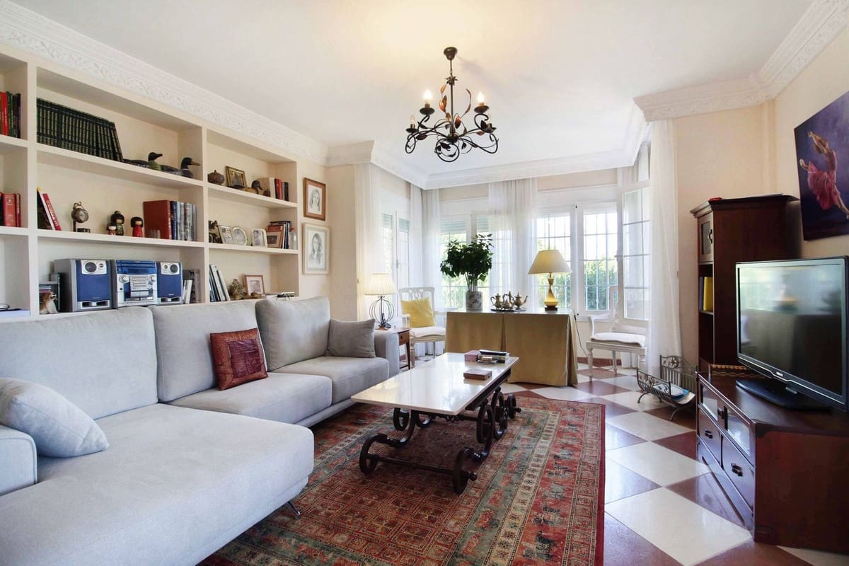 4 bedroom Villa for sale in Estepona with pool garage - € 1,550,000 (Ref: 9298809)