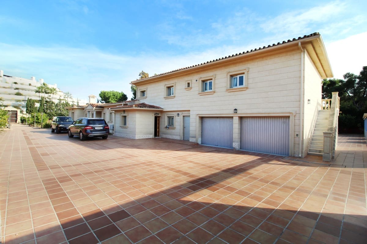 8 soveværelse Villa til salg i Guadalmina med swimmingpool garage - € 6.000.000 (Ref: 9298810)