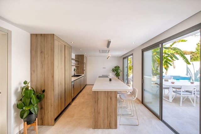 Chalet de 5 habitaciones en Golden Mile, Marbella en venta con piscina garaje - 2.550.000 € (Ref: 9298812)