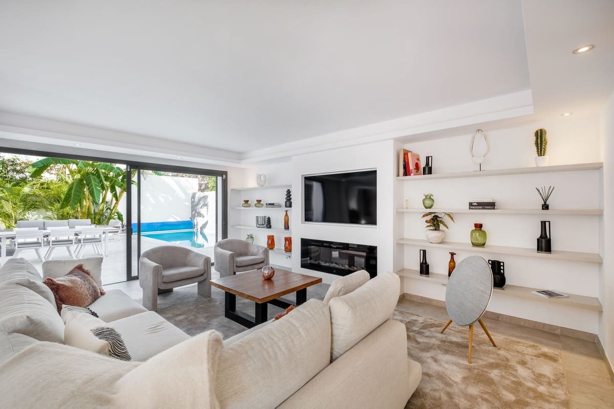 5 bedroom Villa for sale in Golden Mile with pool garage - € 2,550,000 (Ref: 9298812)