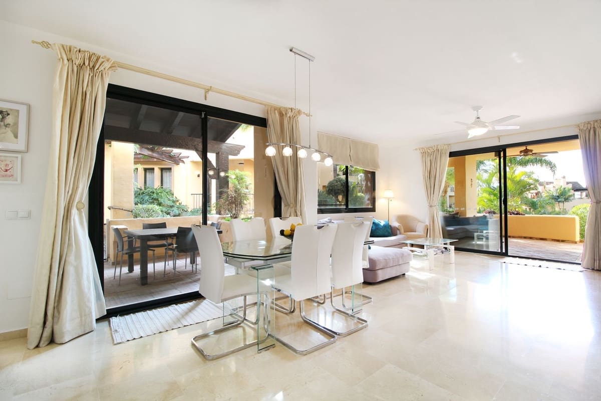 3 bedroom Apartment for sale in El Paraiso with pool garage - € 524,000 (Ref: 9301976)