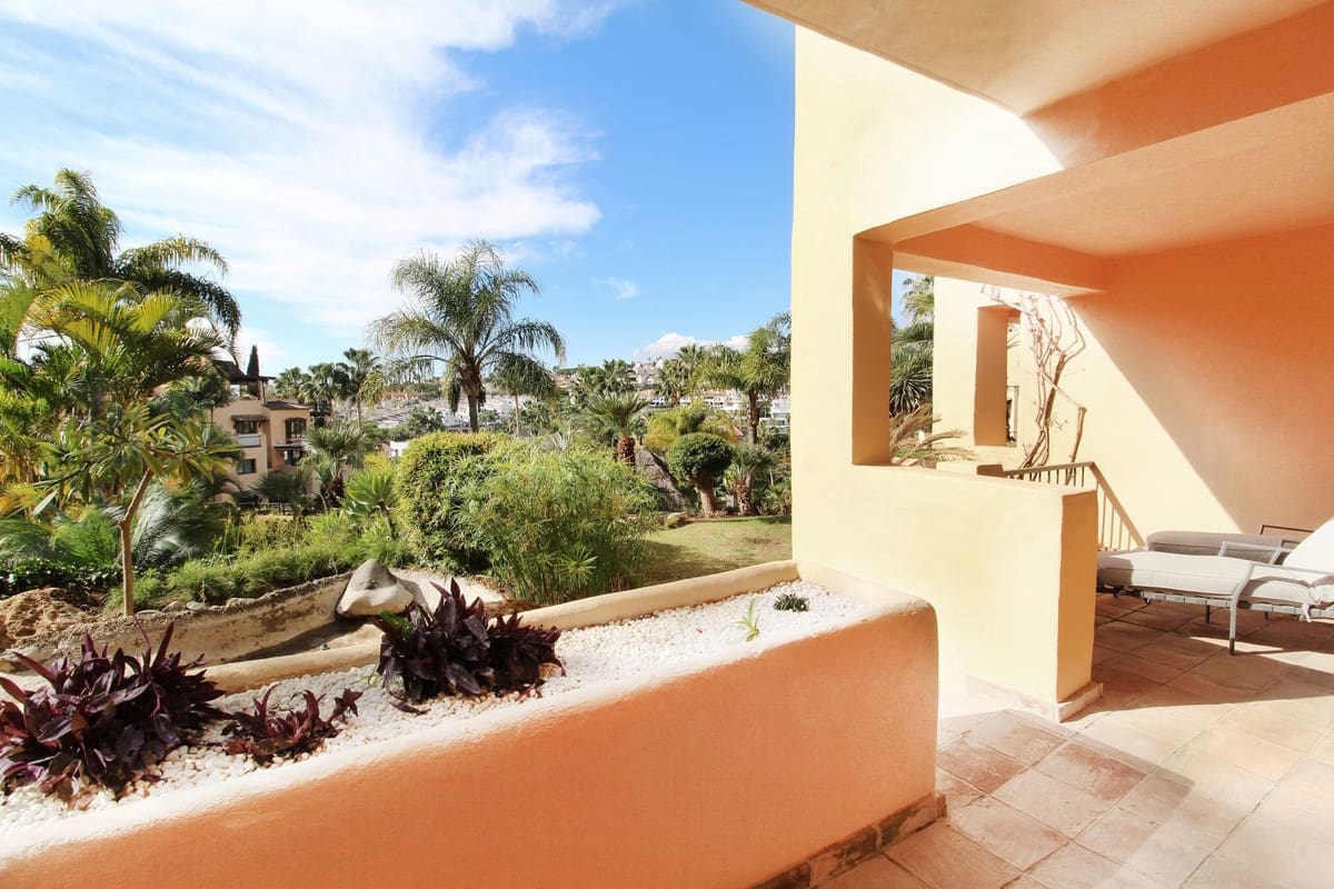 3 bedroom Apartment for sale in El Paraiso with pool garage - € 524,000 (Ref: 9301976)