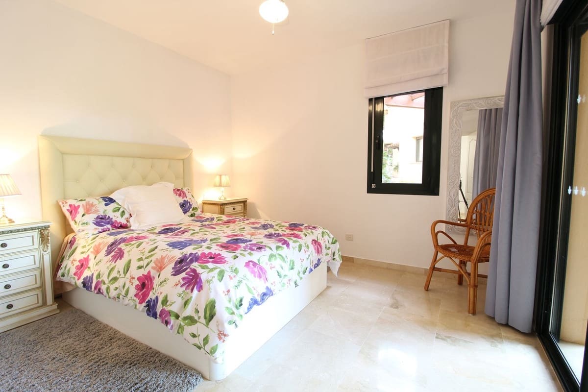 3 bedroom Apartment for sale in El Paraiso with pool garage - € 524,000 (Ref: 9301976)