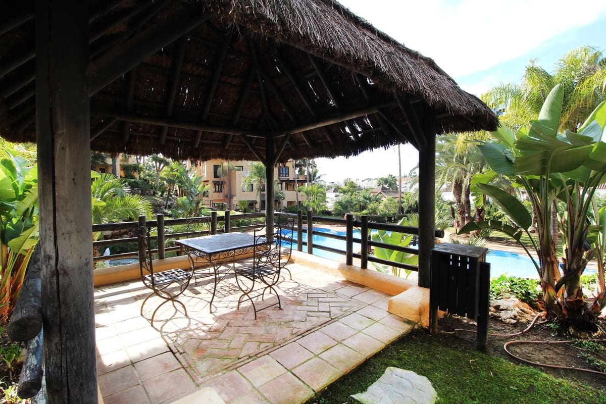 3 bedroom Apartment for sale in El Paraiso with pool garage - € 524,000 (Ref: 9301976)