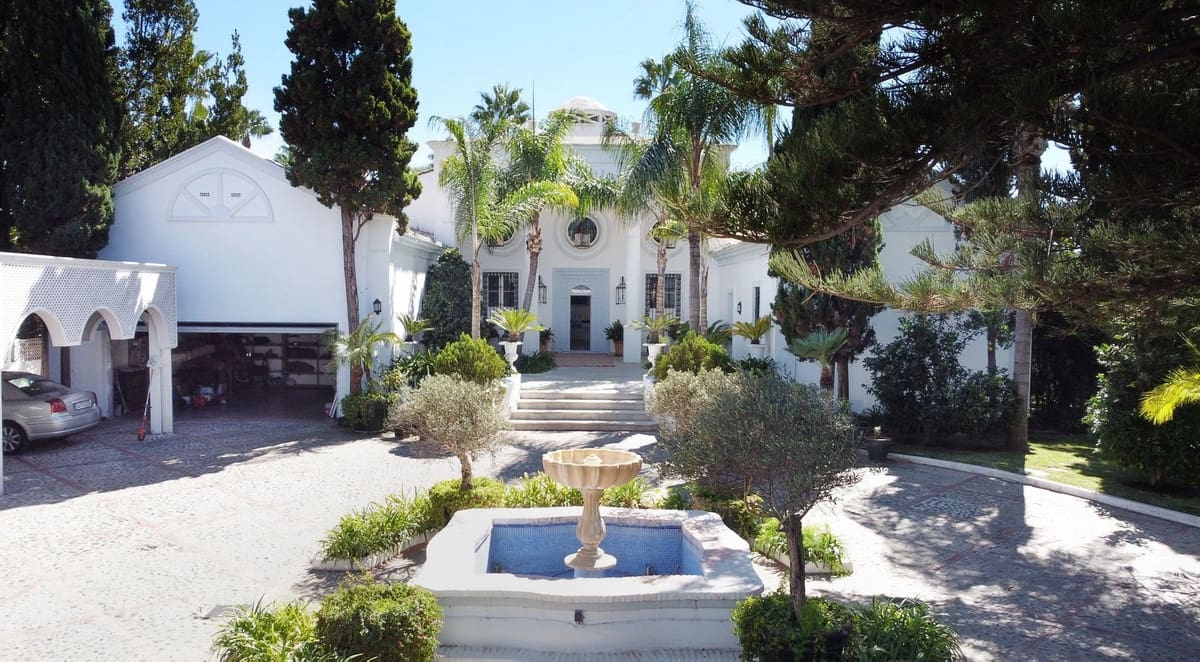 Chalet de 6 habitaciones en Guadalmina en venta con piscina garaje - 13.850.000 € (Ref: 9314644)